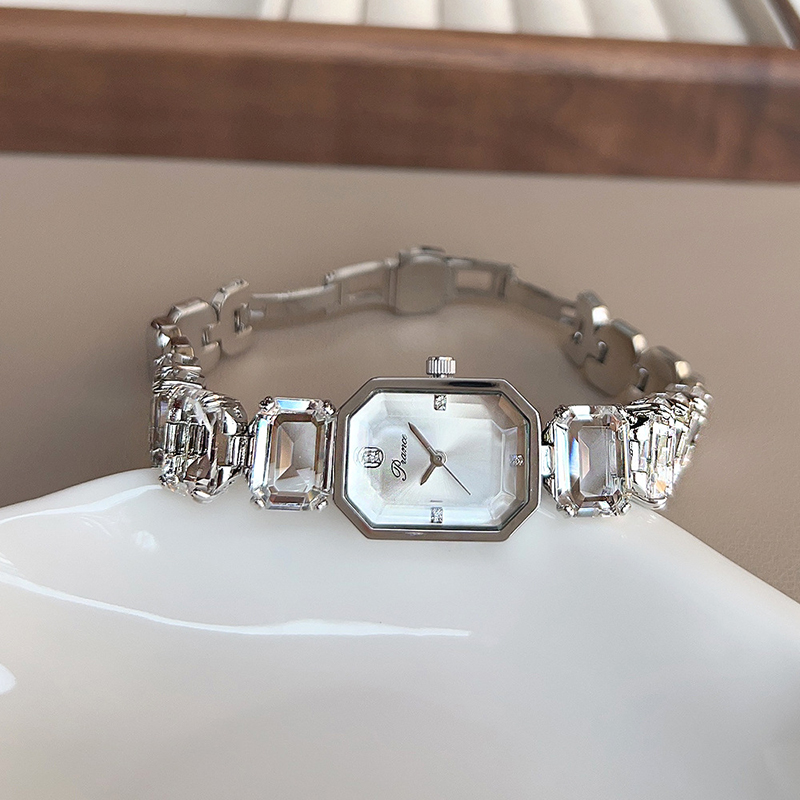 UTHAI Damenuhren für Mädchen,  – Luxury Watch White Bewertung und Preis
